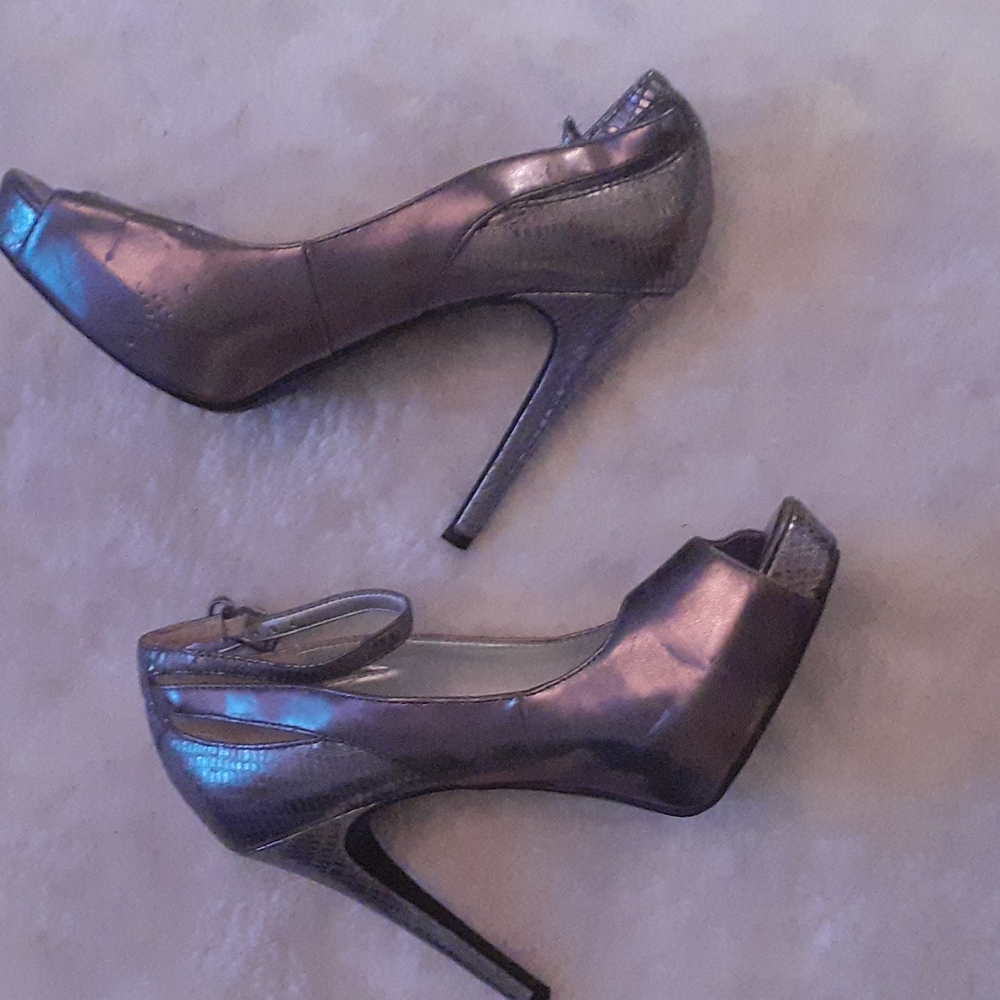 Fashionable Shoes Heels - Picture 3 of 4